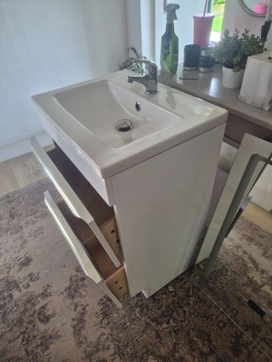 Bathroom vanity units with sink