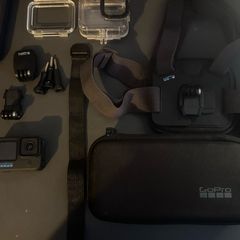 go pro hero 11 + 256 gb card + waterproof case+ chestmount+ accessories