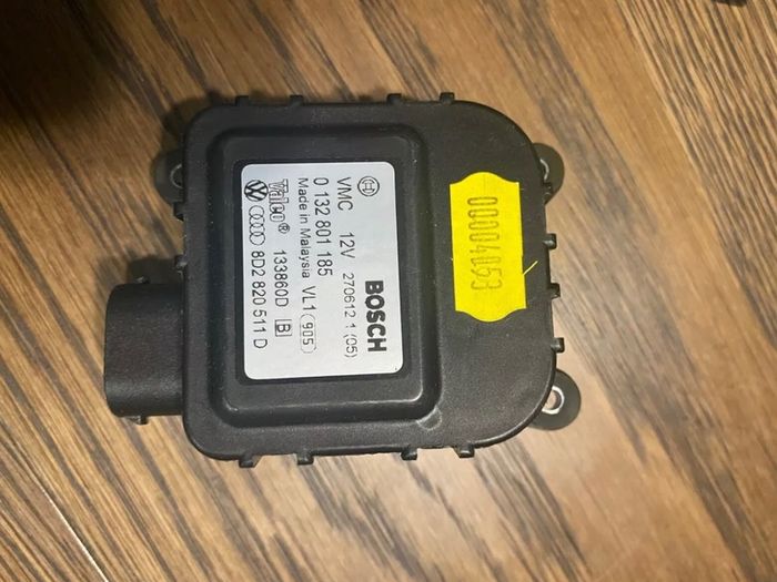 Genuine VW Skoda Audi heater flap ventilation actuartor 8D22820511D