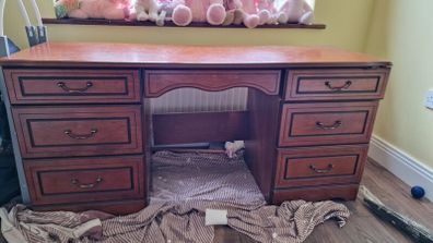 dresser table