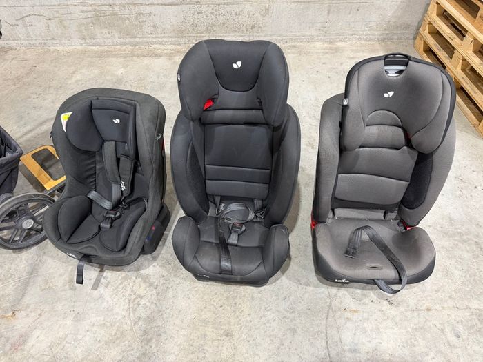 Uppababy Vista twin buggy and three Joie car seats