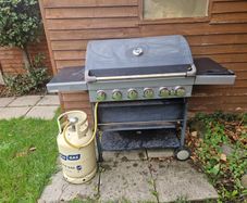 Large 6-burner gas barbecue with gas cylinder