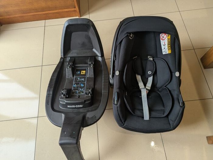 Maxi Cosi Tinca car seat and Iso Base