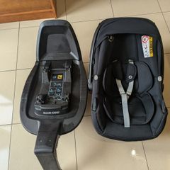 Maxi Cosi Tinca car seat and Iso Base