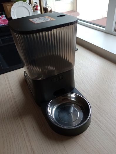 Cat Feeder