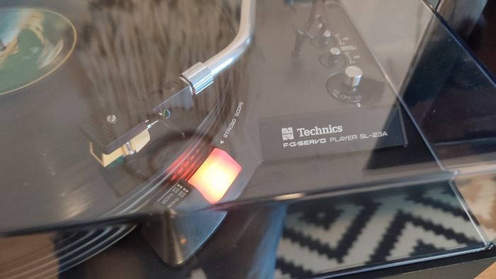 Technics SL-23A turntable/Record player. Like NEW!