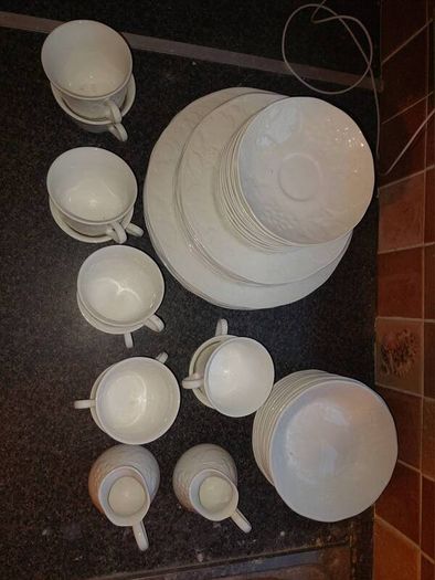 Wedgewood Strawberry and Vine 52 Piece Set