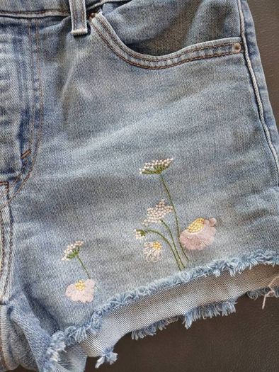 Levis denim shorts pristine