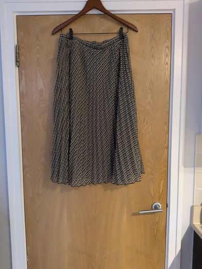 Small Bundle - Dresses X 4 & 1 Skirt.  S.14. 1New.