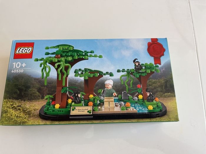 Lego Dr. Jane Goodall Ethologist 40530 Limited Edition Set