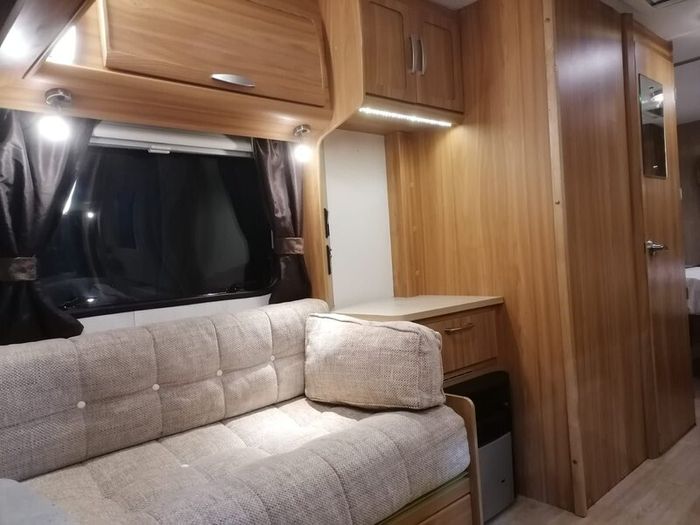 Lunar Lexon 560 4 Berth Caravan 2010