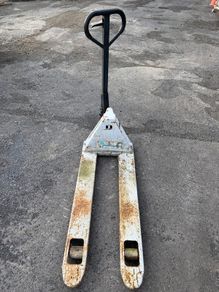 Hydraulic pallet truck  2500kg capacity