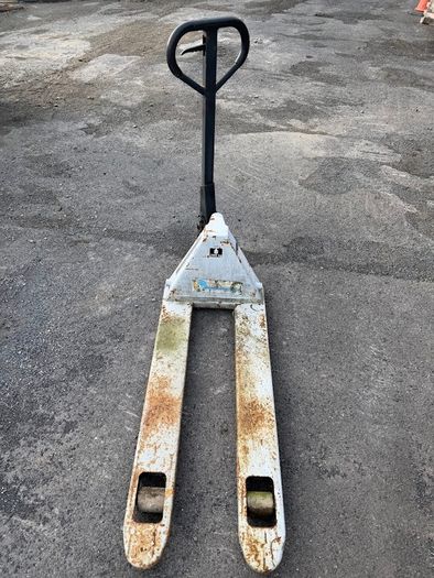 Hydraulic pallet truck  2500kg capacity