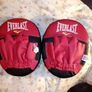 Everlast punch mitts Image 2