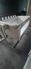 Chicco Next2Me Bedside Crib :Beige, Rocking, Height Adjustable