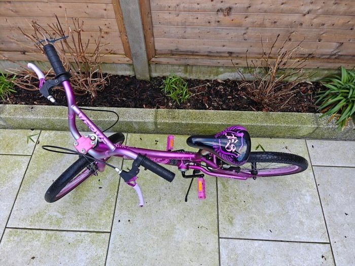 Girls Bike: 20 Inch for 6 to 10 years