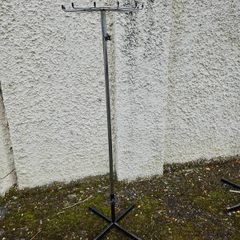 clothes rail hanging
