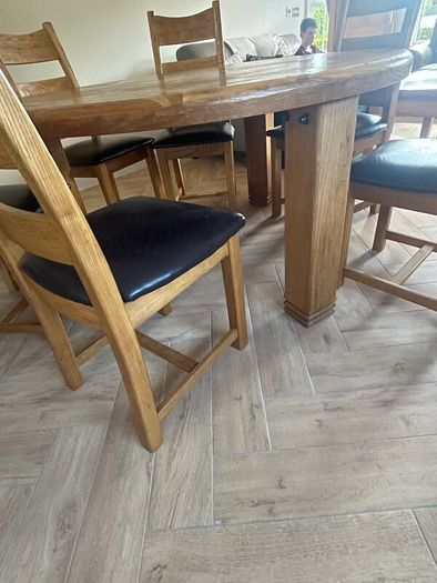 Round Table and 6 chairs