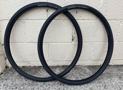 giant sx-2 700x38c tyres almost new