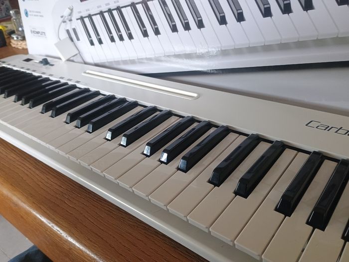 Samson Carbon 61 Midi ControllerKeyboard