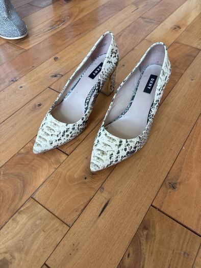 DKNY snake skin effect cream shoe w gold touch on heel