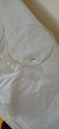 A pair. 2 x Vintage Wine Glasses. Geometric patterned elegant wine glasses. FREE Stopper.