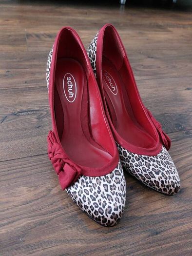 Schuh red shoes- uk7