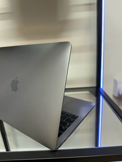 MacBook Pro 13inch 2017 Good Condition
