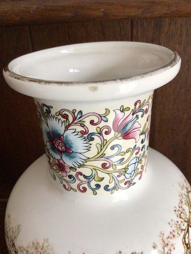 Vintage Oriental karraresi design 12 inch vase