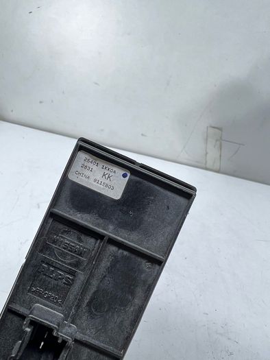 Nissan Juke Electric Window Switch Right Off Side Front 2012 25401 1KK0A A2l5b1s