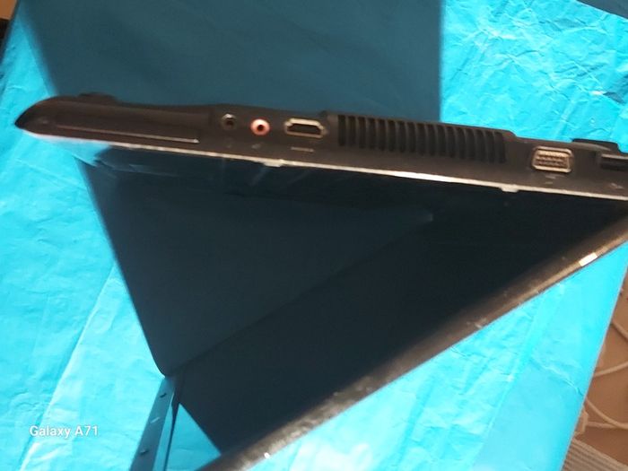 Samsung R610 15.6 inch Laptop, 3GB Ram, 300GB HDD, Intel Core 2 Duo CPU T6400 2.00GHz, indows 7 Home Premium, Chrome, Youtube, and VLC for best movie experience