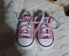 baby girl pink converse