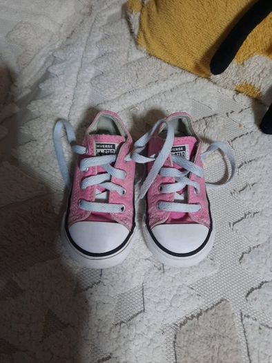 baby girl pink converse