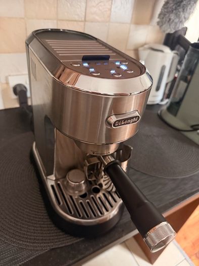 DeLonghi Dedica Maestro EC950M coffee machine