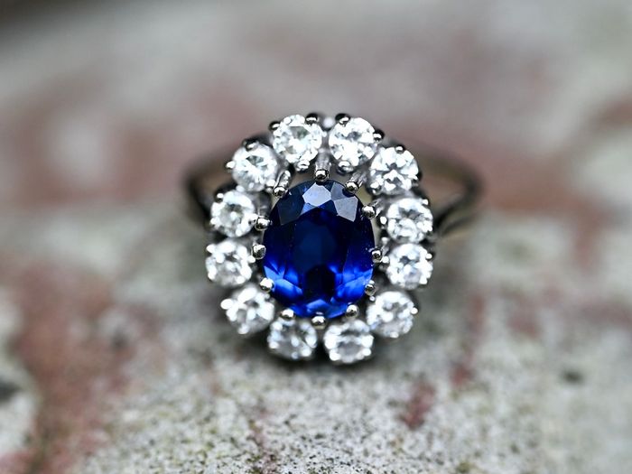 Vintage 1970/80s Sapphire & Diamond Ring
