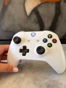 Official Xbox Wireless Controller (Robot White) - Bluetooth Model 1708