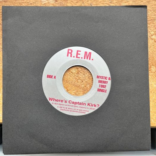 7" single. R.E.M.  Mystic & Merry. Fan club single. Vinyl