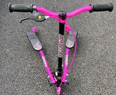 Kids 3 Wheel Swing Scooter