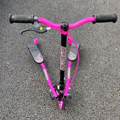Kids 3 Wheel Swing Scooter