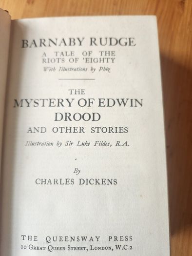 Charles Dickens Set Of 16 Hardback With Many Different Illustrators. See Photos For Same.this Is An Nice Set In Good Condition Featuring Over 20 Of His Famous Novels. See Photos For Same.