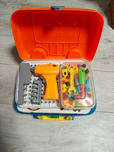 Drill screw disassembling toy