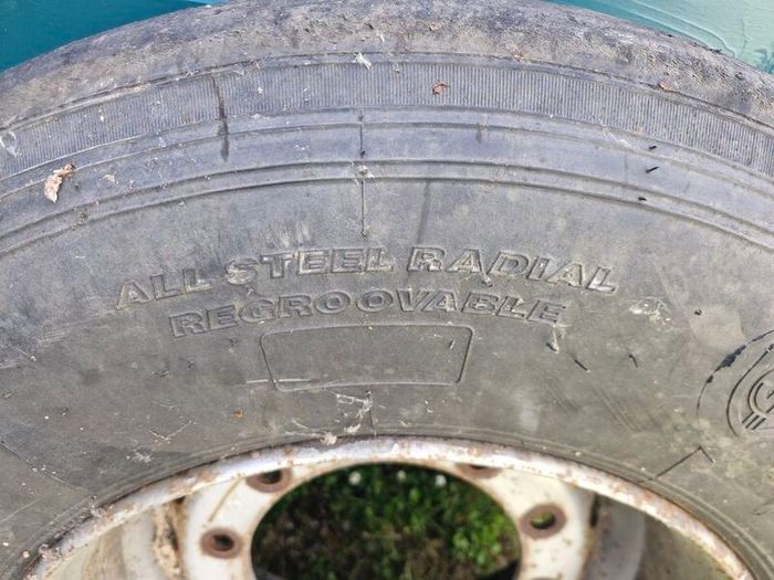 10 stud super single tyre