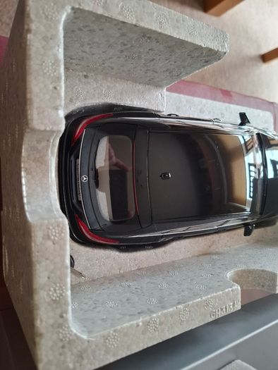 Mercedes Benz - Cls-class Estate 2012 - 1/18 - New In Box
