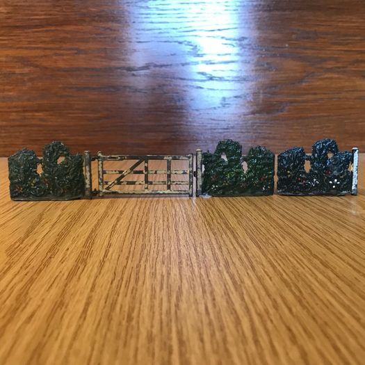 Britain's lead toy horses and field marker and gate 6F toy 1/32