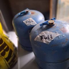 Camping gas bottles full & empty, read ad