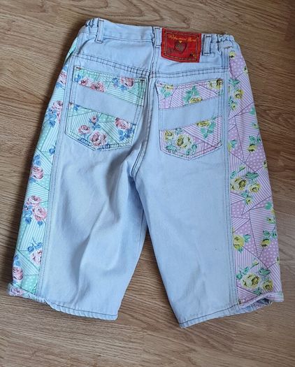 Size 8 - A Lovely Pair of Shorts - Read Carefully