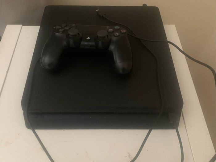 Samsung tv + PlayStation 4 and 1 controller