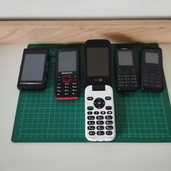 Lot of 5 Old Mobile Phones  Mixed Brands (Possible Not Working)