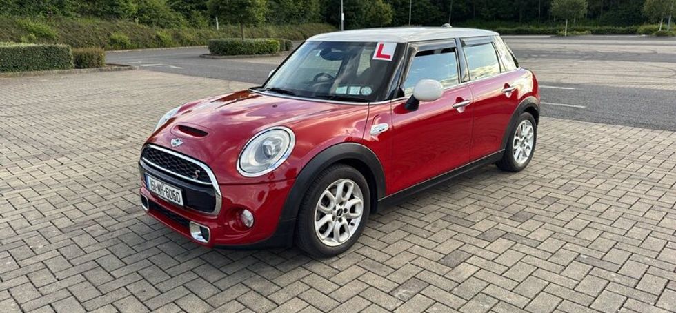 MINI Cooper S 2.0 Petrol 2015 - fresh NCT/TAX!