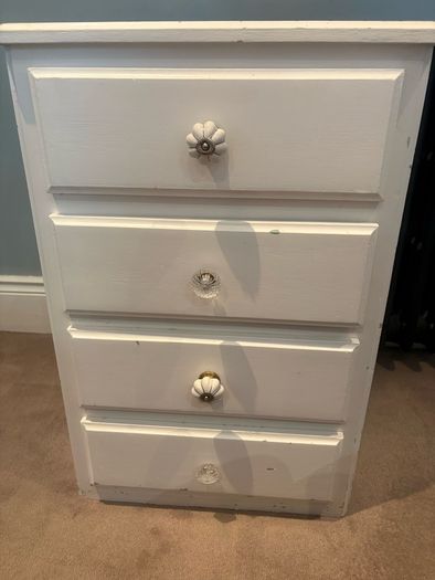 Bedside lockers